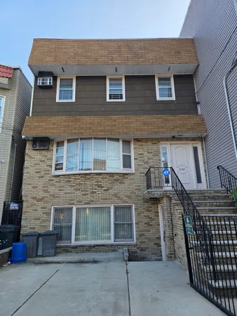 $2,000 | 229 Griffith Street, Unit 2, Jersey City, NJ 07307