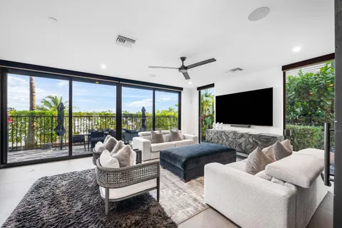 $2,475,000 | 11501 Old Ocean Boulevard, Ocean Ridge, FL 33435