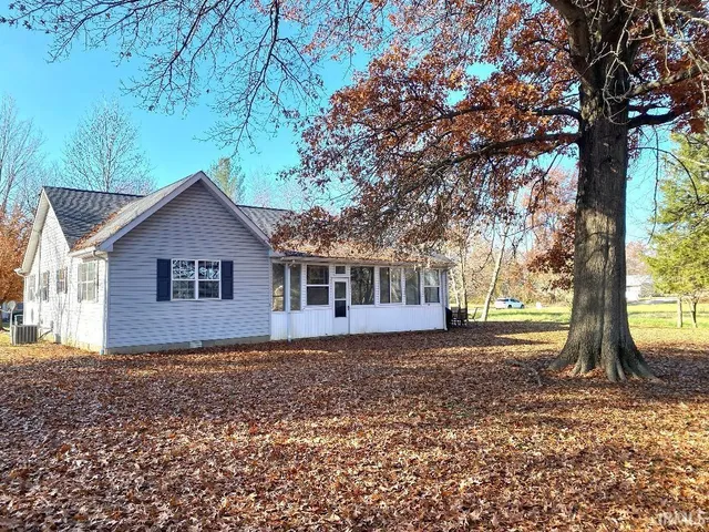 $249,500 | 889 7th Street Northeast, Linton, IN 47441