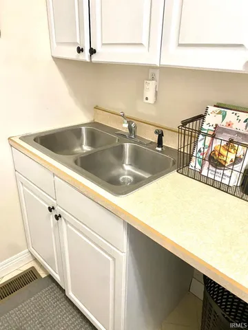 $249,500 | 889 7th Street Northeast, Linton, IN 47441