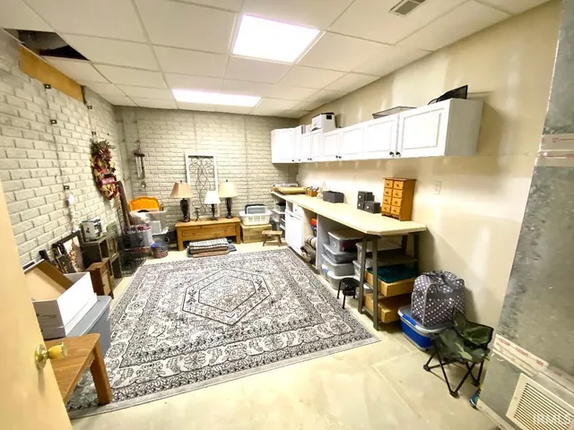 $249,500 | 889 7th Street Northeast, Linton, IN 47441