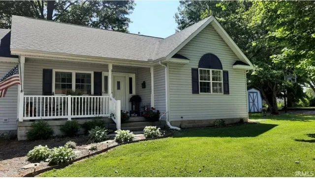 $249,500 | 889 7th Street Northeast, Linton, IN 47441