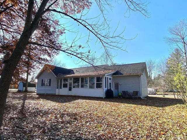 $249,500 | 889 7th Street Northeast, Linton, IN 47441