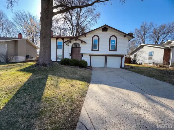 $329,000 | 27 Glenna Drive, St. Peters, MO 63376