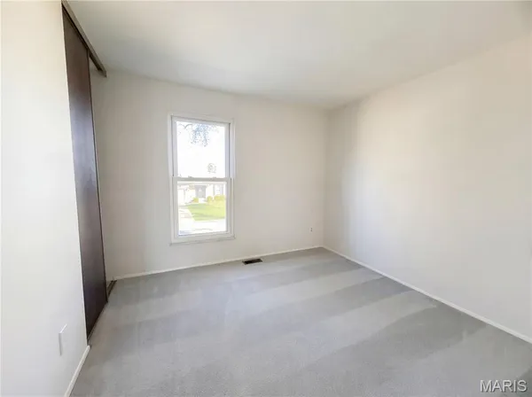 $329,000 | 27 Glenna Drive, St. Peters, MO 63376