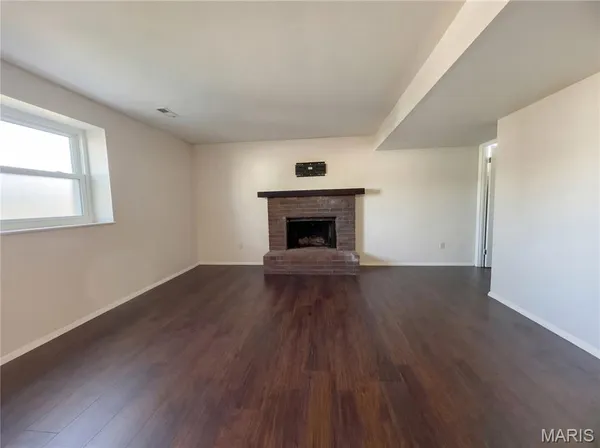 $329,000 | 27 Glenna Drive, St. Peters, MO 63376