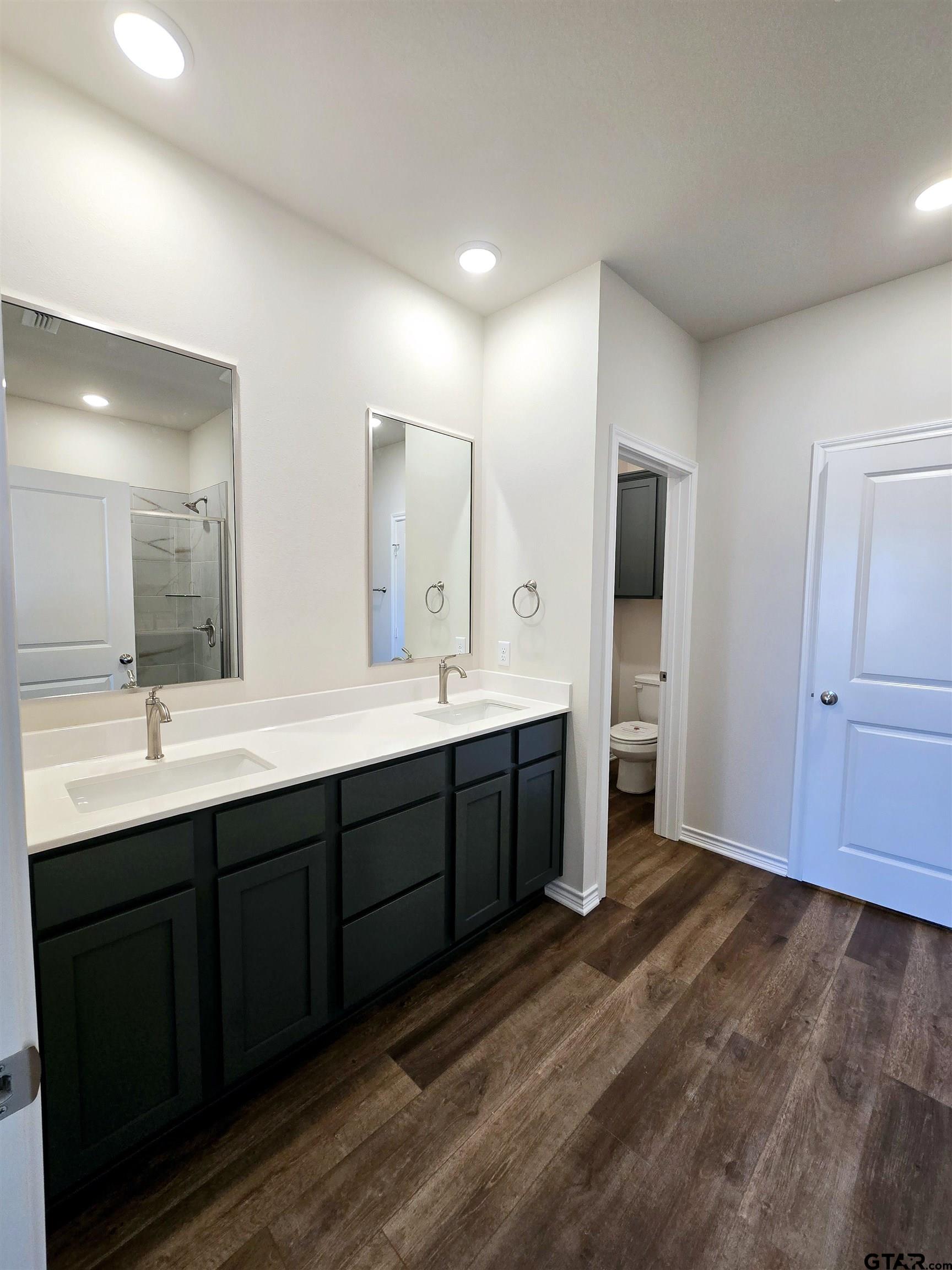 602 Kidd Drive Chandler, TX 75758 - Photo 13 of 22 a large bathroom with double vanity and mirrors