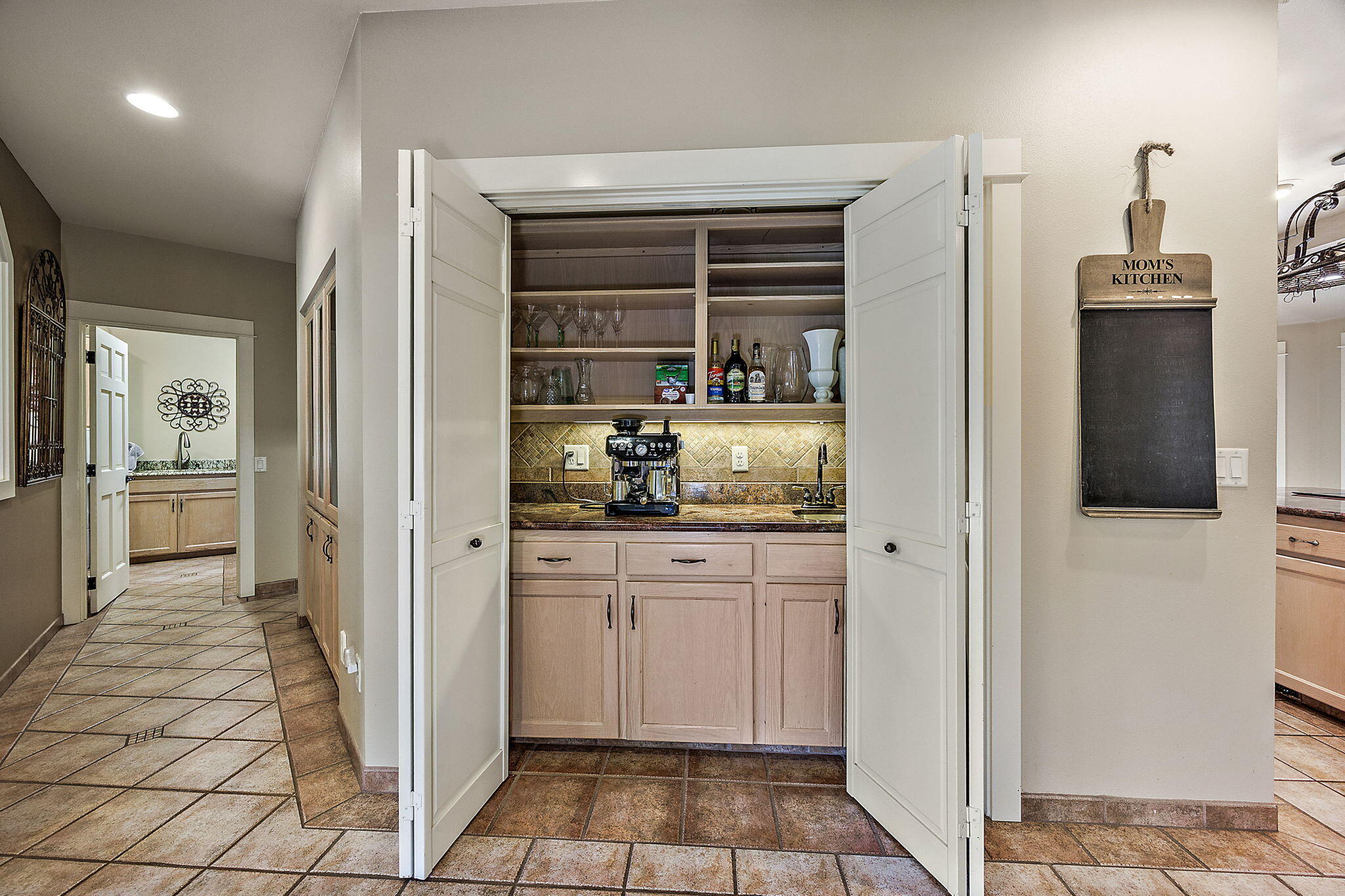 191 Spring Mountain Road Grants Pass, OR 97526 - Photo 12 of 89 Wet Bar