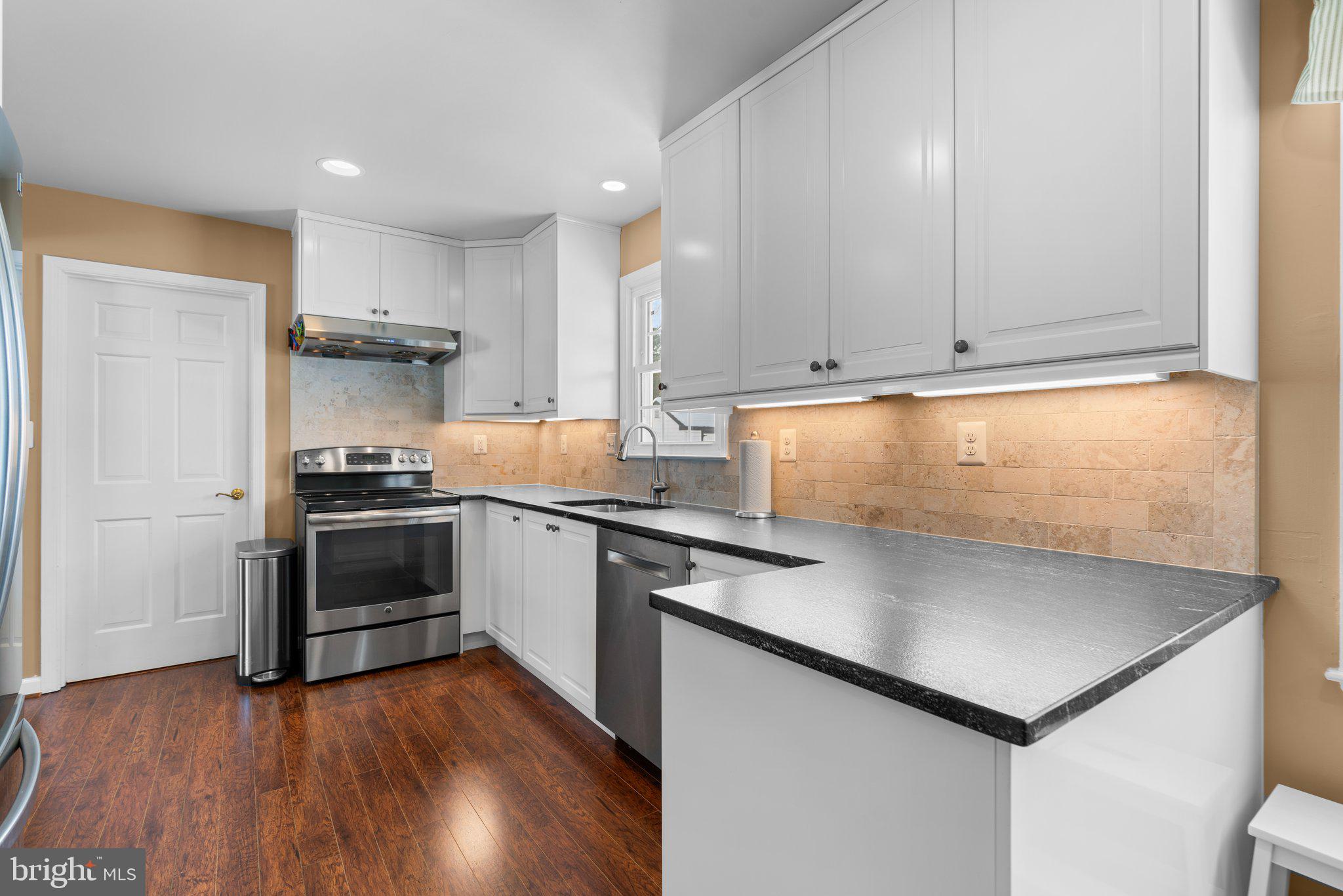 17014 Cashell Road Rockville, MD 20853 - Photo 12 of 71