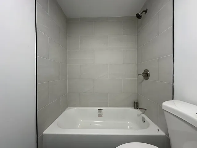 $1,995 | 1634 North Whipple Street, Unit G, Chicago, IL 60647