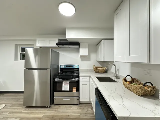 $1,995 | 1634 North Whipple Street, Unit G, Chicago, IL 60647