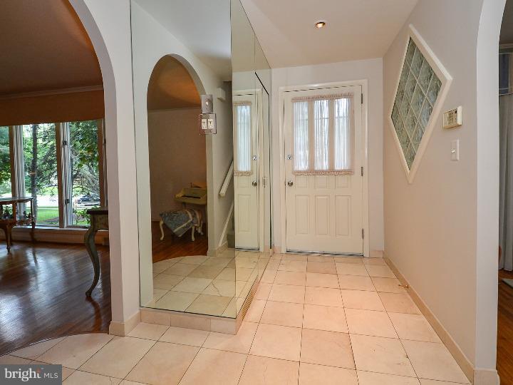 450 Wingate Road Huntingdon Valley, PA 19006 - Photo 3 of 25 Foyer