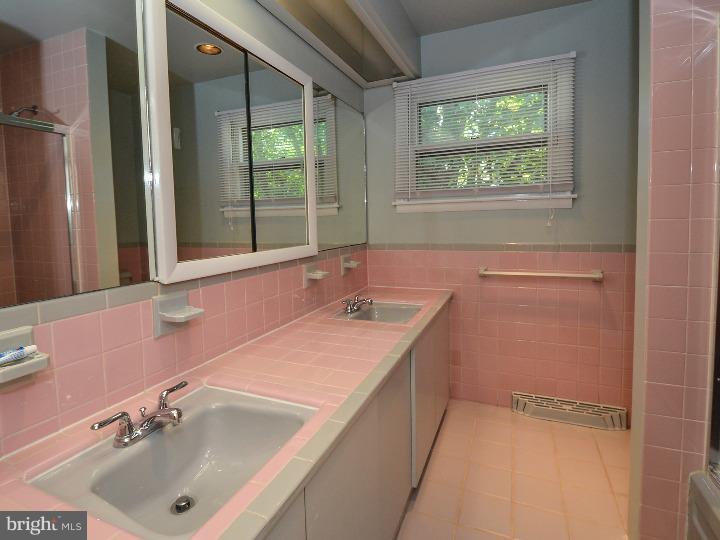 450 Wingate Road Huntingdon Valley, PA 19006 - Photo 21 of 25 Bathroom
