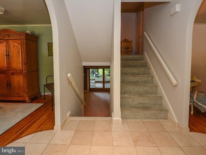 450 Wingate Road Huntingdon Valley, PA 19006 - Photo 4 of 25 Foyer