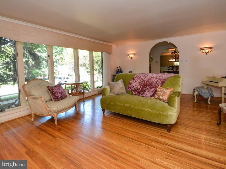 450 Wingate Road Huntingdon Valley, PA 19006 - Photo 5 of 25 Living Room