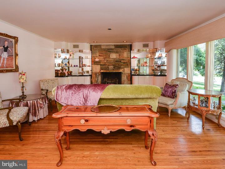 450 Wingate Road Huntingdon Valley, PA 19006 - Photo 7 of 25 Living Room