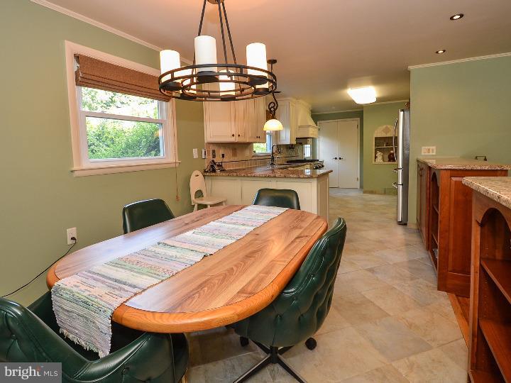 450 Wingate Road Huntingdon Valley, PA 19006 - Photo 10 of 25 Kitchen