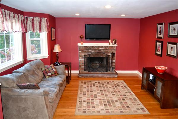 8 Greenleaf Road Norwood, MA 02062 - Photo 2 of 14 Gallery Image 2