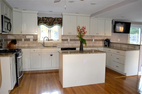 8 Greenleaf Road Norwood, MA 02062 - Photo 3 of 14 Gallery Image 3