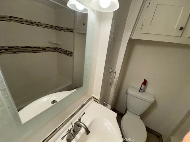 en empty room with windows