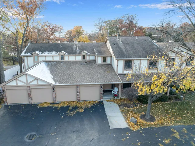 $345,000 | 705 South Lake Shore Drive, Unit 2G, Lake Geneva, WI 53147