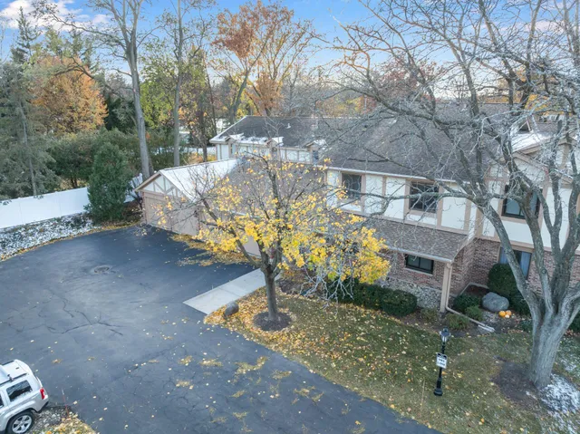 $345,000 | 705 South Lake Shore Drive, Unit 2G, Lake Geneva, WI 53147