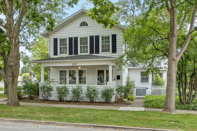 $4,600 | 241 West Van Buren Avenue, Naperville, IL 60540