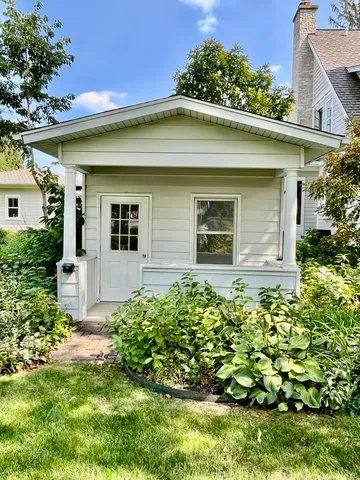 $5,900 | 241 West Van Buren Avenue, Naperville, IL 60540