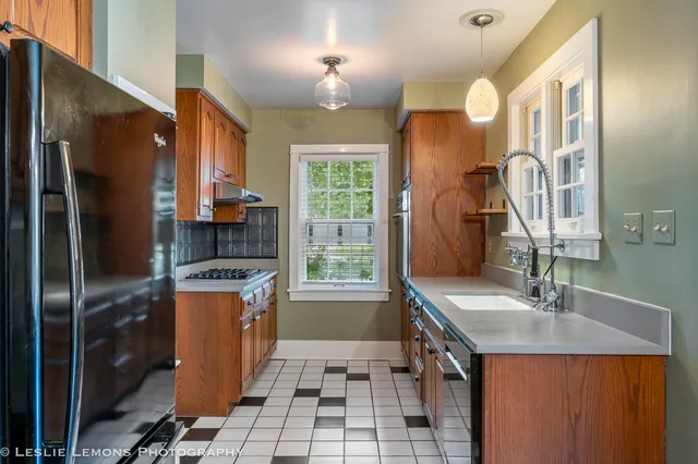 $5,900 | 241 West Van Buren Avenue, Naperville, IL 60540