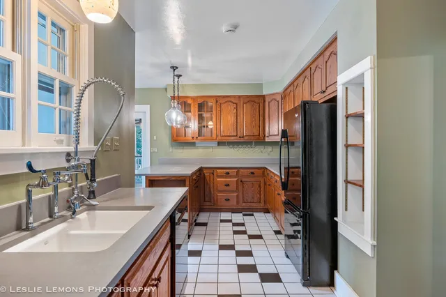 $5,900 | 241 West Van Buren Avenue, Naperville, IL 60540