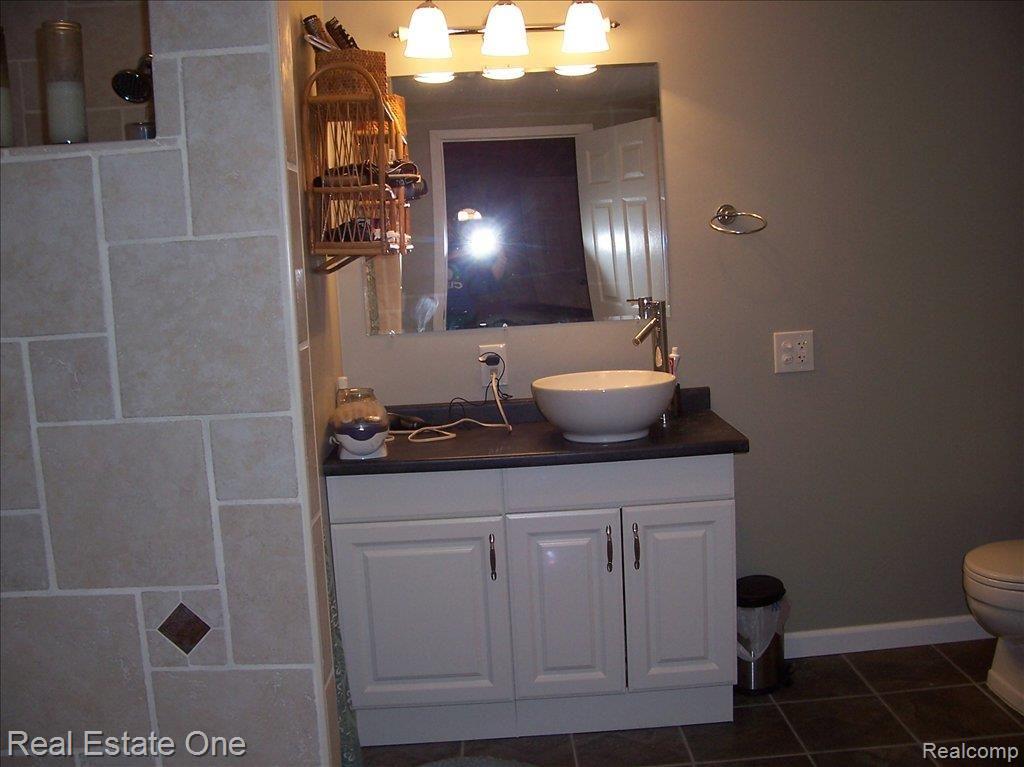 1215 Pratt Road Metamora, MI 48455 - Photo 11 of 23 Bath