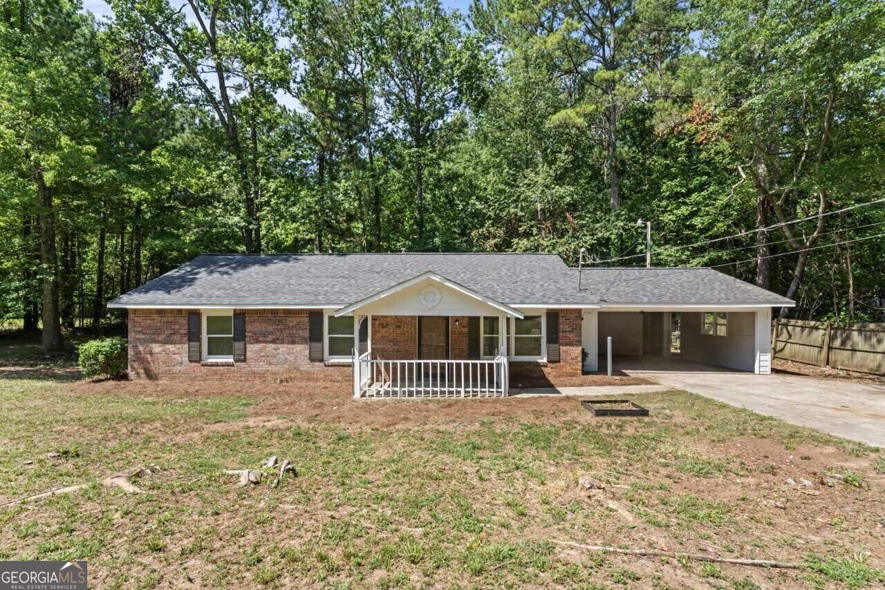 922 Country Club Road Newnan, GA 30263 - Photo 1 of 1 a front view of a house with a yard
