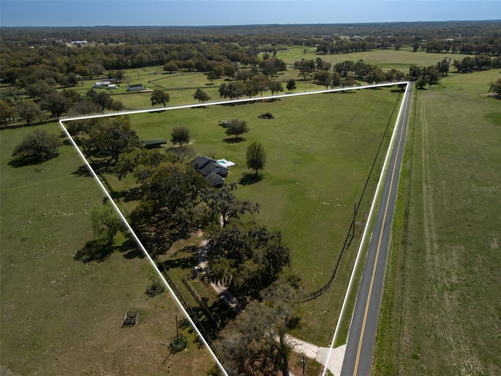 15157 Northwest 112th Place Road Morriston, FL 32668 - Photo 25 of 27