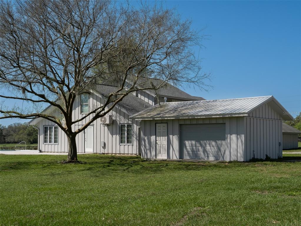 15157 Northwest 112th Place Road Morriston, FL 32668 - Photo 5 of 27