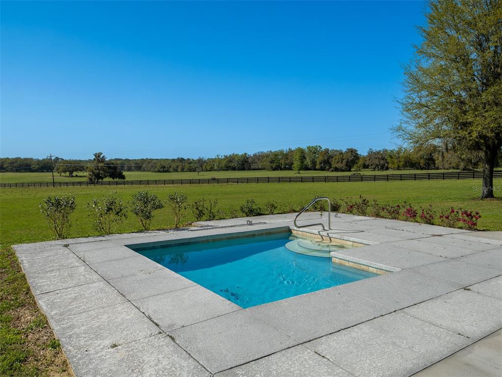 15157 Northwest 112th Place Road Morriston, FL 32668 - Photo 7 of 27