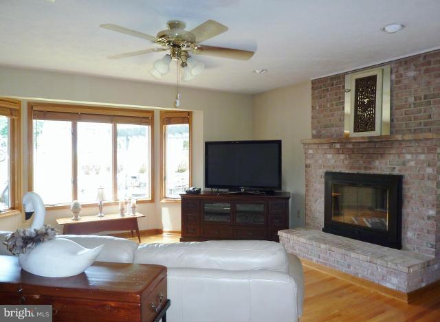 311 Gardners Road Cross Junction, VA 22625 - Photo 14 of 30 Family Room