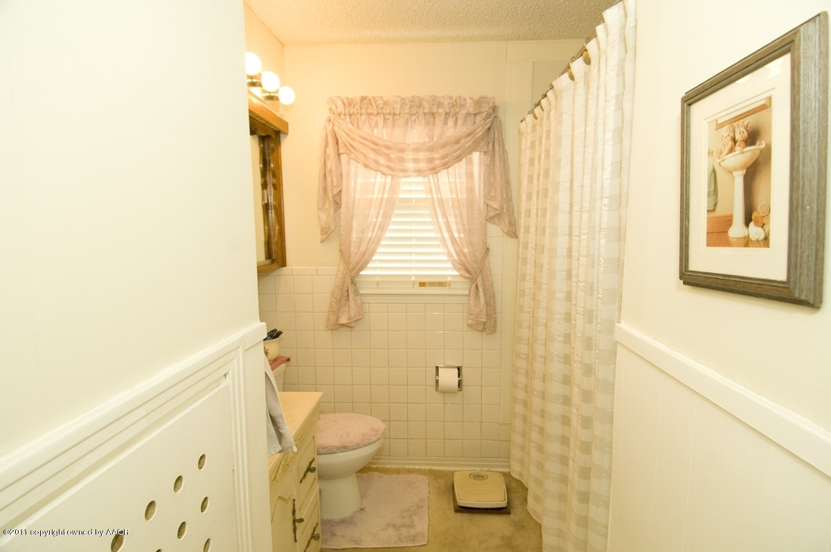 1400 North Spring Street Amarillo, TX 79107 - Photo 12 of 19 bathroom view 1