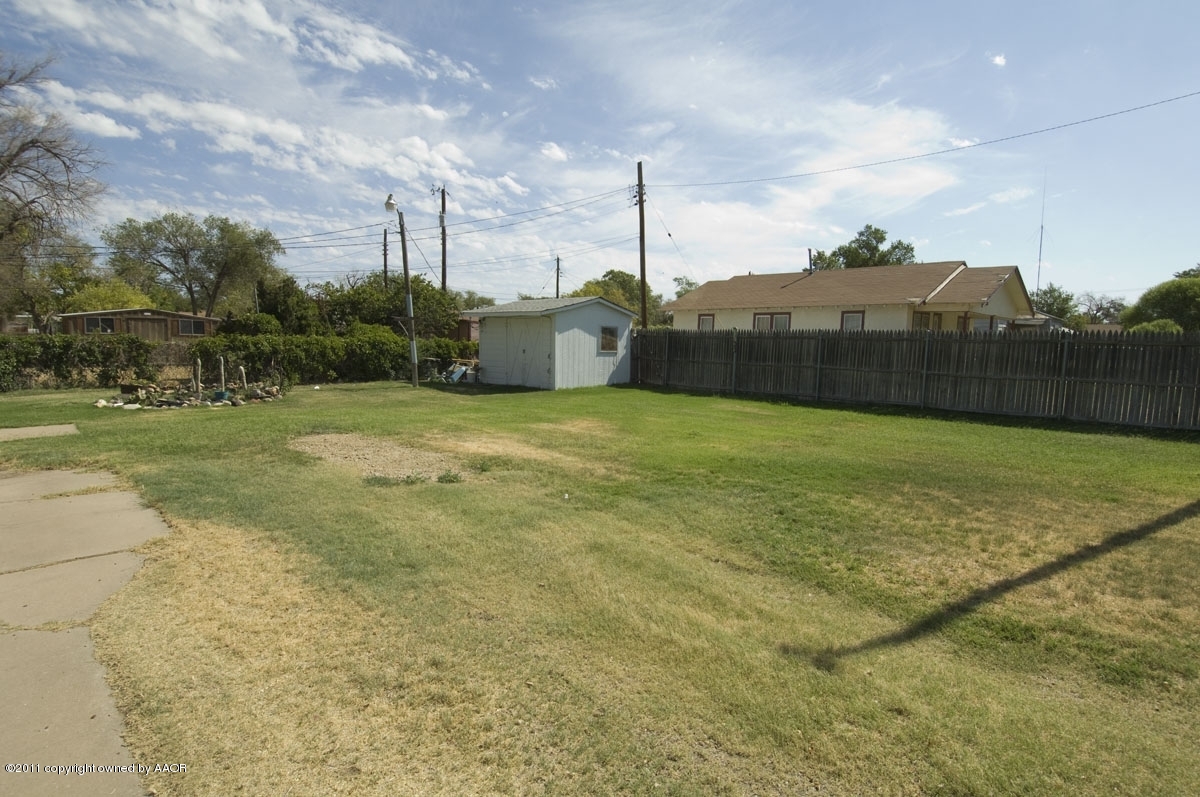 1400 North Spring Street Amarillo, TX 79107 - Photo 16 of 19 back yard view 2