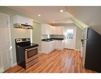 32 Roundy Street, Unit 2 Beverly, MA 01915 - Photo 2 of 8