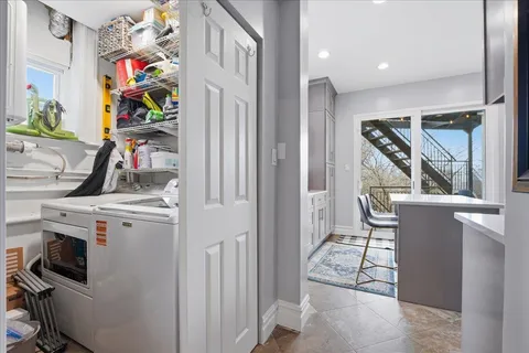 a view of utility room
