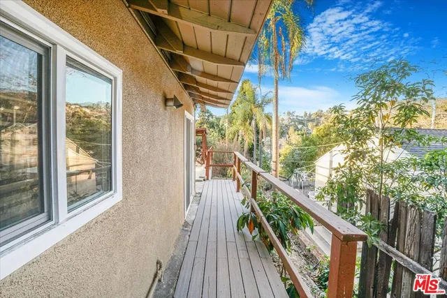 a view of a yard in front of a house