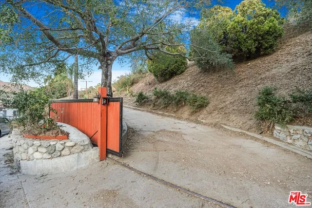 $1,590,000 | 2070 Lilac Lane, Glendale, CA 91206