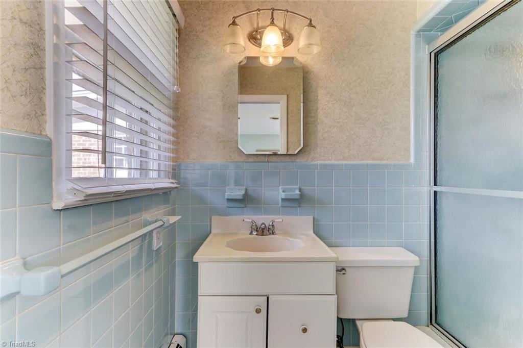 303 Guilford Road Jamestown, NC 27282 - Photo 14 of 30 Gallery Image 14