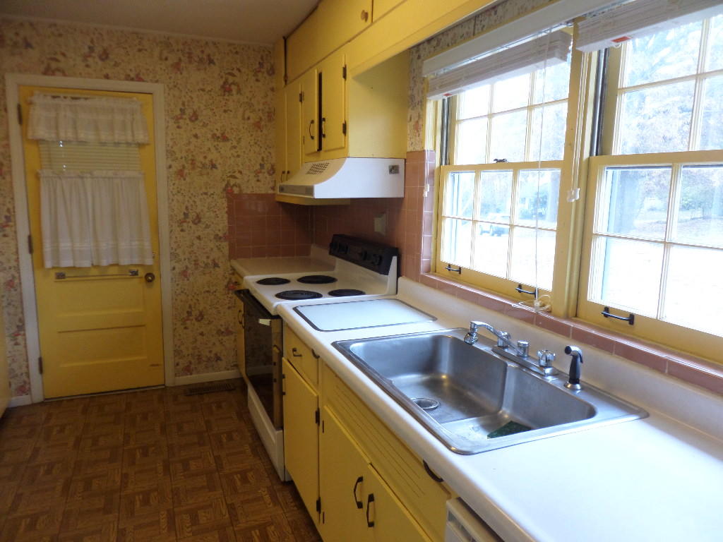 114 Georgia Avenue Oak Ridge, TN 37830 - Photo 6 of 27 Kitchen