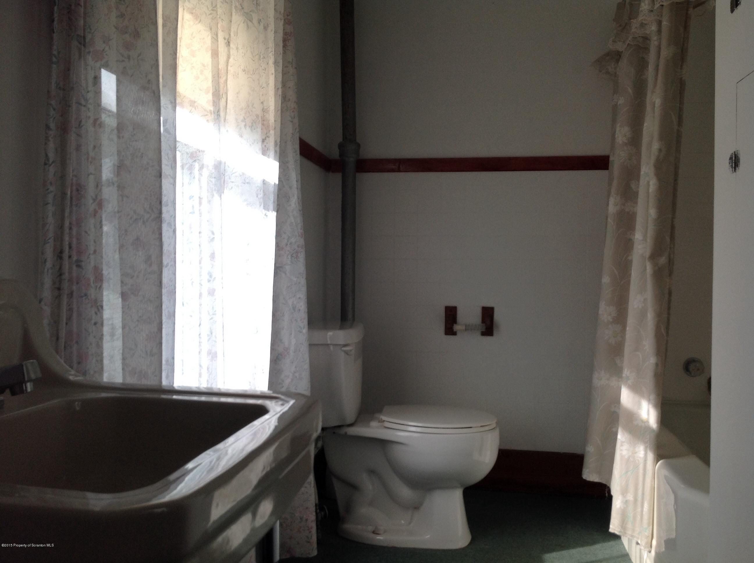 754 Squier Hill Road Nicholson, PA 18446 - Photo 21 of 39 2nd Floor Bath