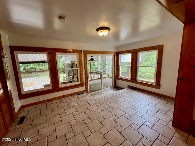 $1,850 | 220 River Road, Washington, NC 27889