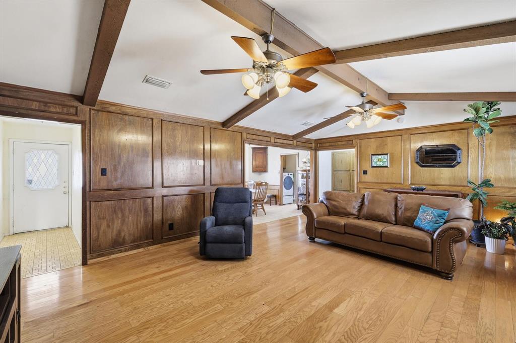 11436 Ridgeview Circle Fort Worth, TX 76244 - Photo 5 of 33 a living room with furniture