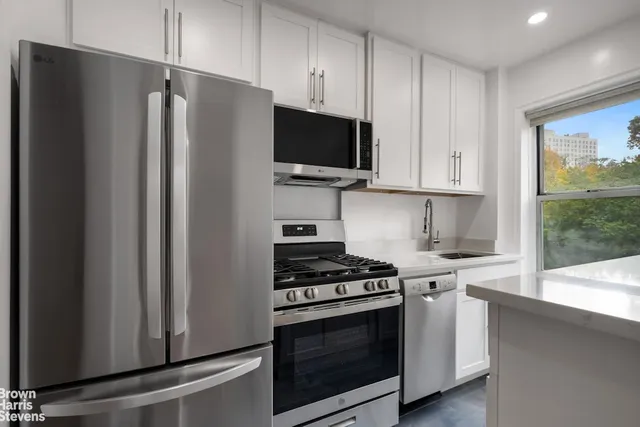 $350,000 | 5430 Netherland Avenue, Unit C23 | North Riverdale