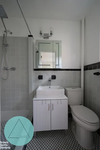 $350,000 | 5430 Netherland Avenue, Unit C23 | North Riverdale