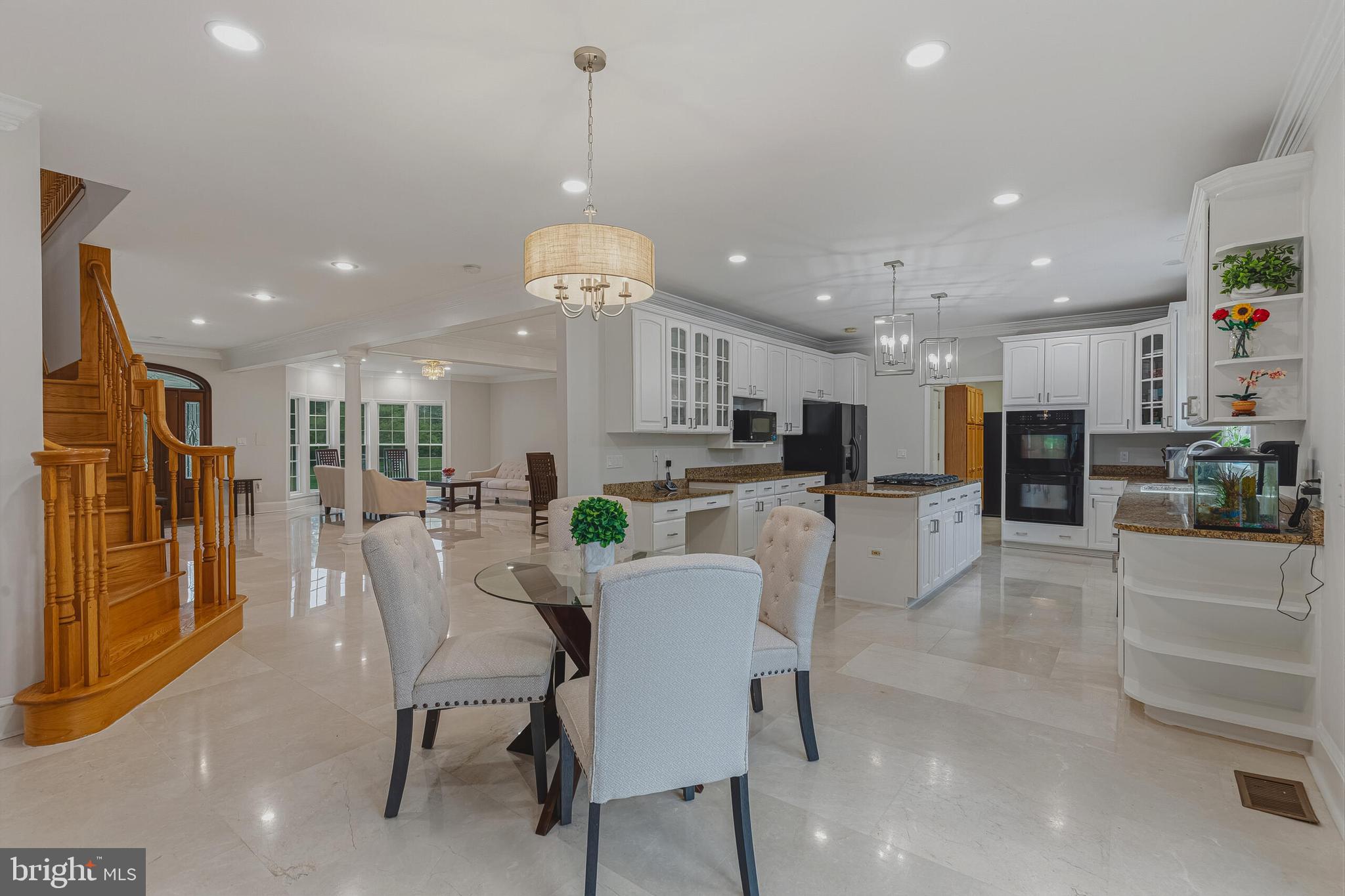 837 Seneca Road Great Falls, VA 22066 - Photo 15 of 49